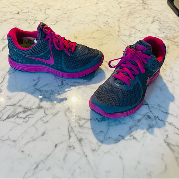 NEW Nike Sneakers - Picture 8 of 15